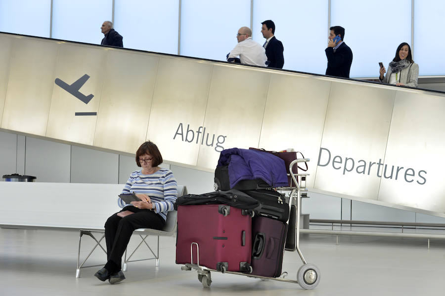 El primer avión en tocar tierra llegó con 25 minutos de antelación tras completar un vuelo sin incidentes