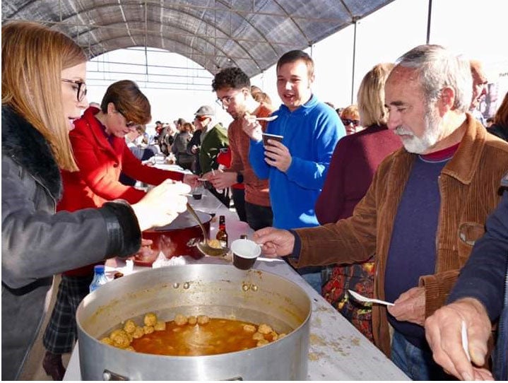 Medio millar de personas ha disfrutado de 50.000 pelotas en Pozo Estrecho en el recinto ferial Huerto de Paco Saura de Pozo Estrecho