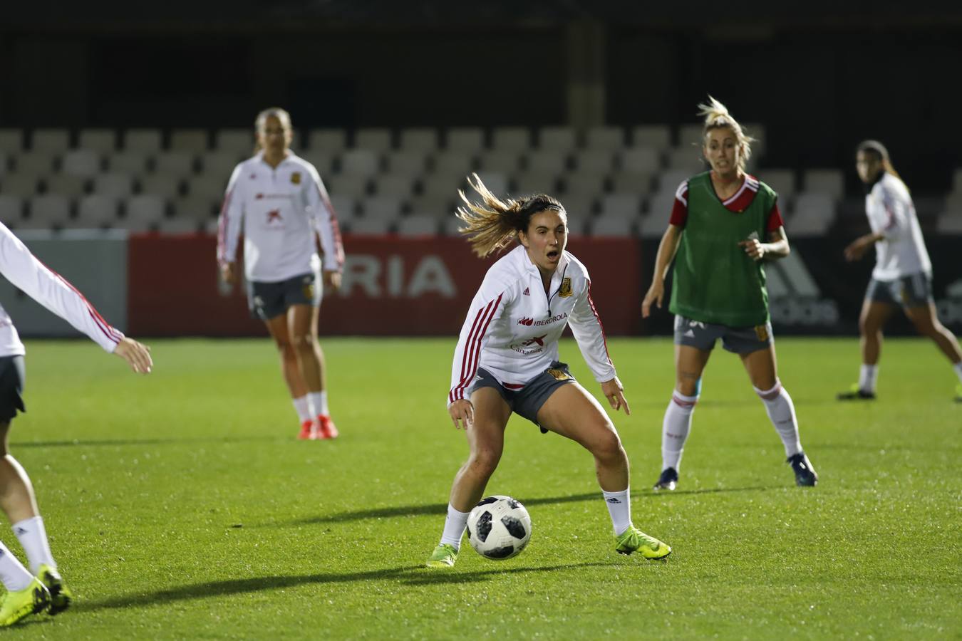 El Efesé regala 2.500 entradas a sus abonados y el Ayuntamiento reparte 5.000 en centros educativos