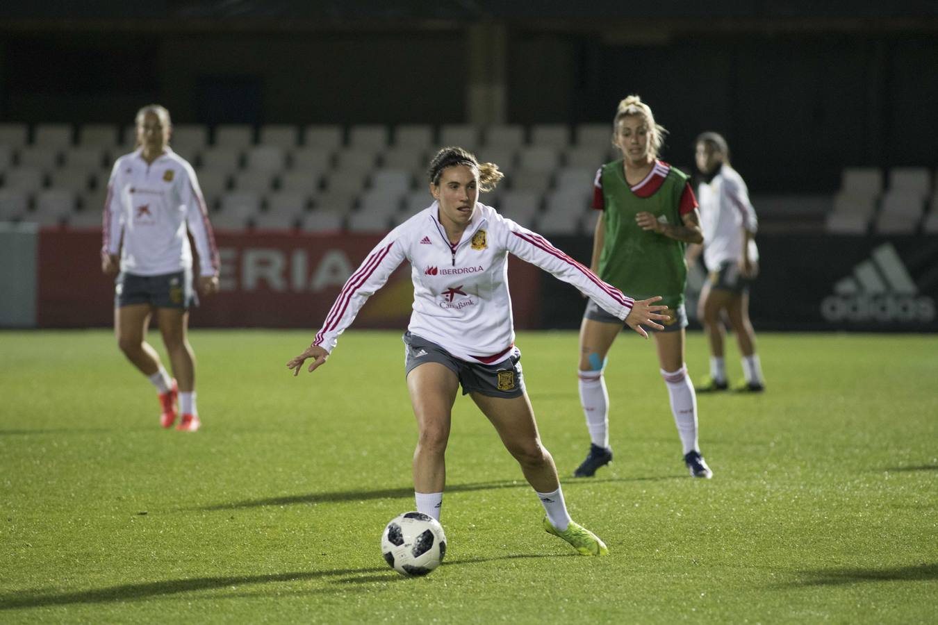 El Efesé regala 2.500 entradas a sus abonados y el Ayuntamiento reparte 5.000 en centros educativos