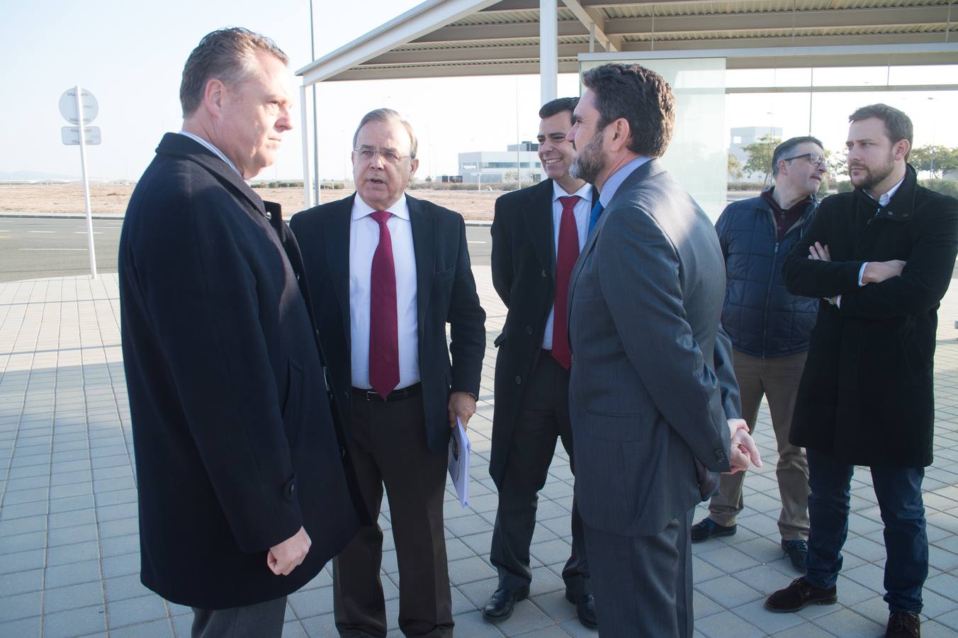 Patricio Valverde avanzó que «se está cerrando el cuadrante de los vuelos de verano, por lo que se reajustarán las líneas de autobús con los destinos propios de esta época del año, en la que se incrementa el número de visitantes a la Región».