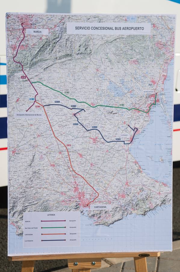 Patricio Valverde avanzó que «se está cerrando el cuadrante de los vuelos de verano, por lo que se reajustarán las líneas de autobús con los destinos propios de esta época del año, en la que se incrementa el número de visitantes a la Región».