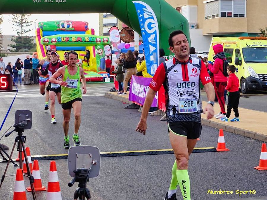 El corredormdel UCAM Cartagena se lleva la II Carrera Popular Virgen del Mar con un tiempo de 24.27 minutos, por los 28.10 para su compañera de club