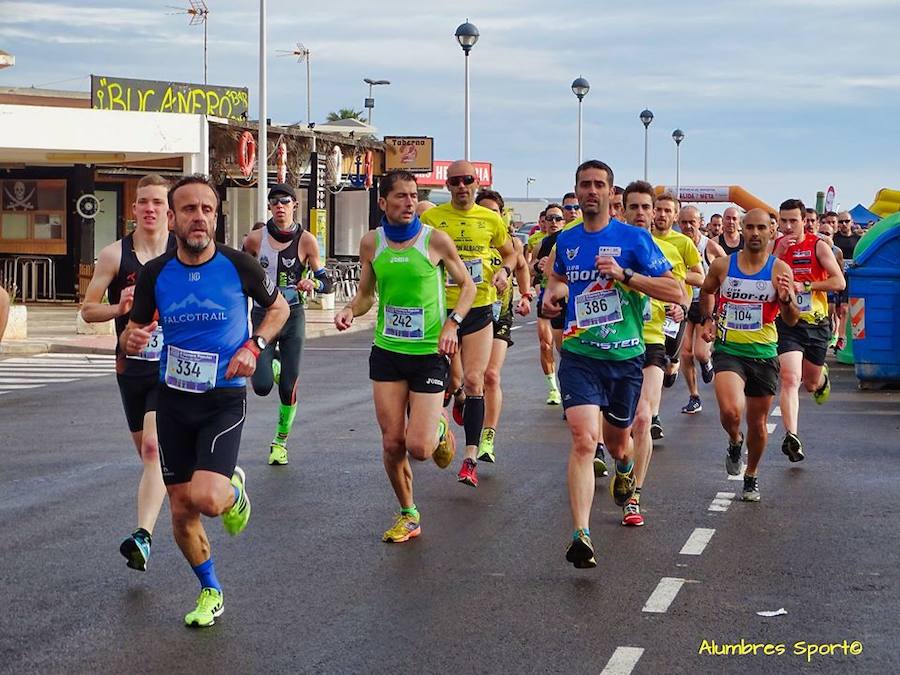 El corredormdel UCAM Cartagena se lleva la II Carrera Popular Virgen del Mar con un tiempo de 24.27 minutos, por los 28.10 para su compañera de club