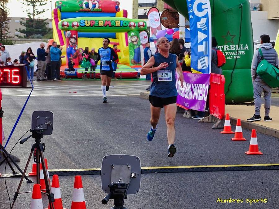 El corredormdel UCAM Cartagena se lleva la II Carrera Popular Virgen del Mar con un tiempo de 24.27 minutos, por los 28.10 para su compañera de club