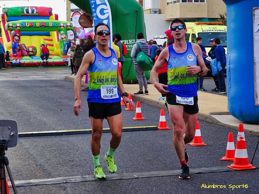 El corredormdel UCAM Cartagena se lleva la II Carrera Popular Virgen del Mar con un tiempo de 24.27 minutos, por los 28.10 para su compañera de club