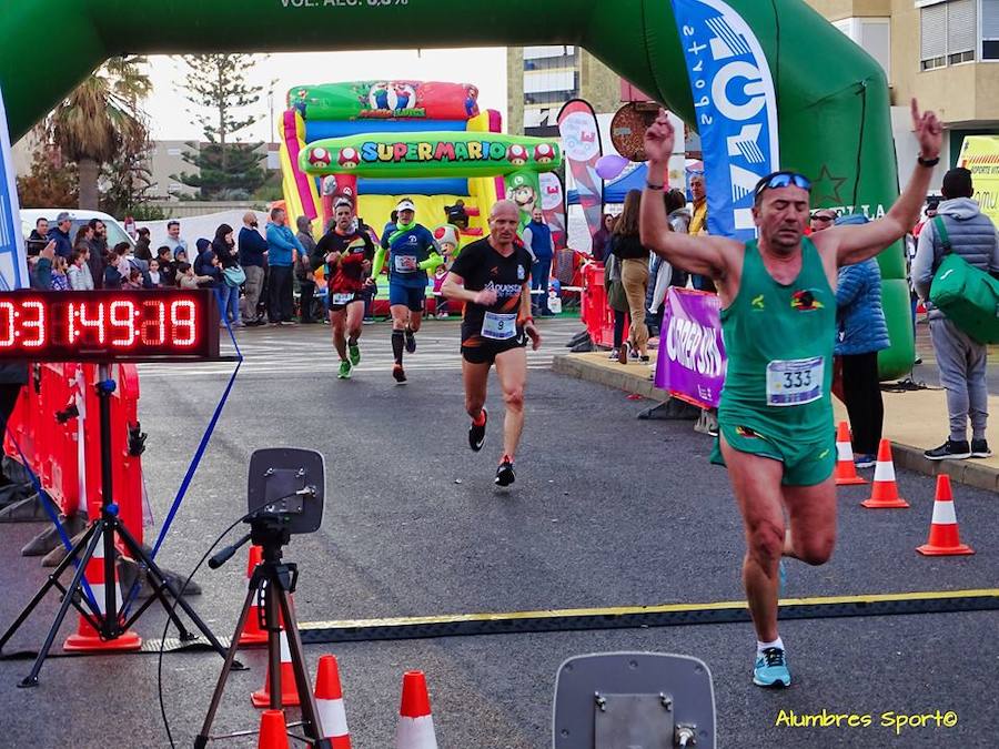 El corredormdel UCAM Cartagena se lleva la II Carrera Popular Virgen del Mar con un tiempo de 24.27 minutos, por los 28.10 para su compañera de club