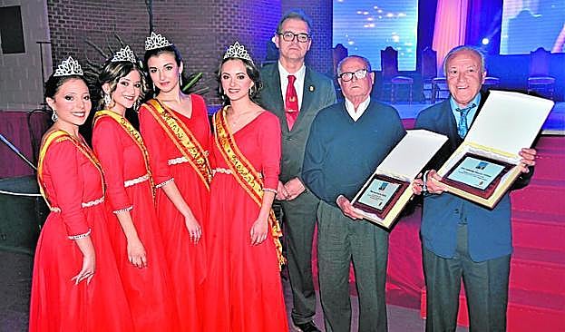 Los representantes de las fiestas de Ricote, tras el acto. 