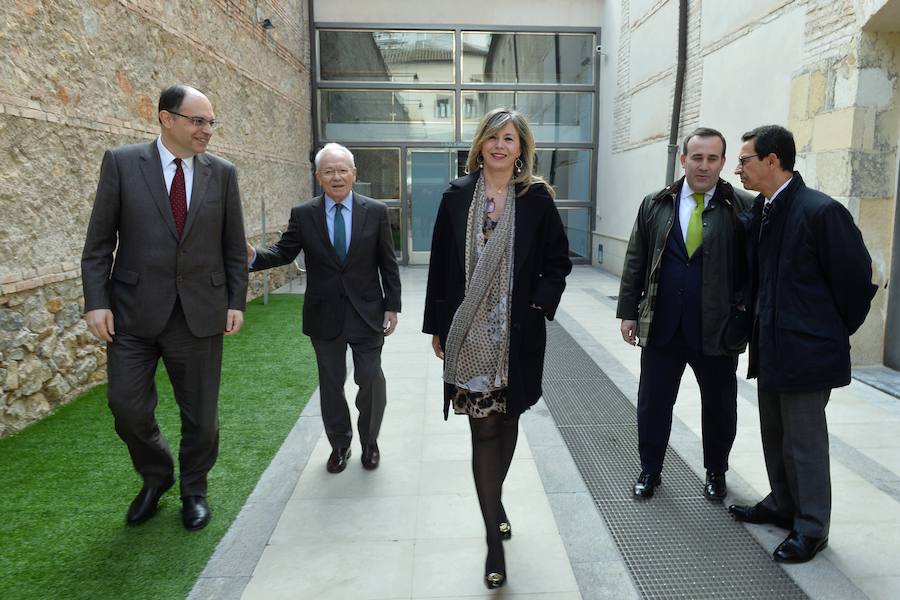 El jurista presenta en Murcia su nuevo libro, 'Manual para vivir en la era de la incertidumbre', haciendo una defensa «de lo humano»