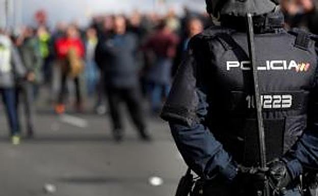 Los taxistas se concentran en la estación de metro de Ifema