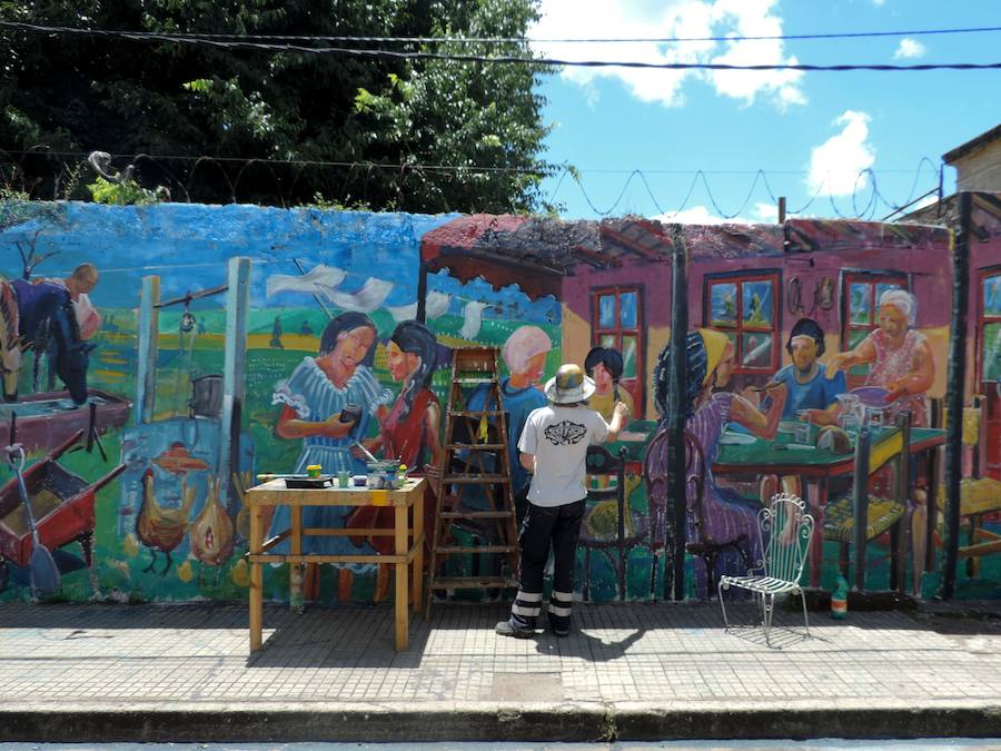 Festival celebrado en el distrito de Mercedes, Uruguay, en el que miles de artistas se unen para conbinar el estilo de música Jazz y el arte del graffiti.