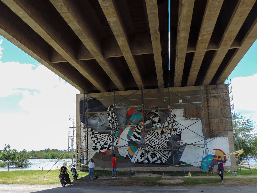 Festival celebrado en el distrito de Mercedes, Uruguay, en el que miles de artistas se unen para conbinar el estilo de música Jazz y el arte del graffiti.