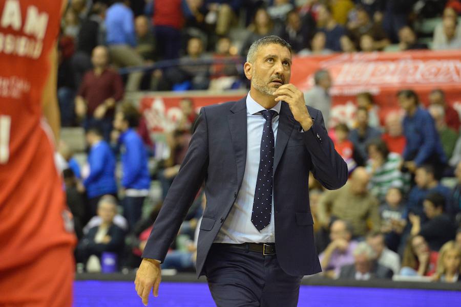 El conjunto universitario no levanta cabeza ante el conjunto entrenado por Ibon Navarro, predecesor en el banquillo murciano de Javi Juárez