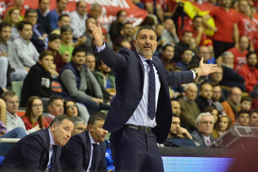 El conjunto universitario no levanta cabeza ante el conjunto entrenado por Ibon Navarro, predecesor en el banquillo murciano de Javi Juárez