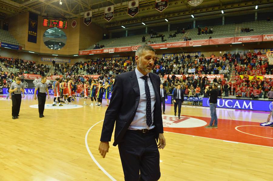 El conjunto universitario no levanta cabeza ante el conjunto entrenado por Ibon Navarro, predecesor en el banquillo murciano de Javi Juárez