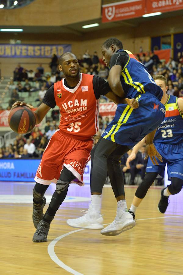 El conjunto universitario no levanta cabeza ante el conjunto entrenado por Ibon Navarro, predecesor en el banquillo murciano de Javi Juárez