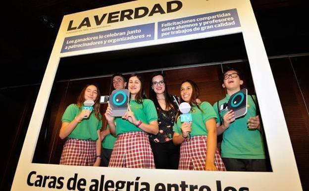 Uno de los equipos finalistas en la entrega de premios de la novena edición. 