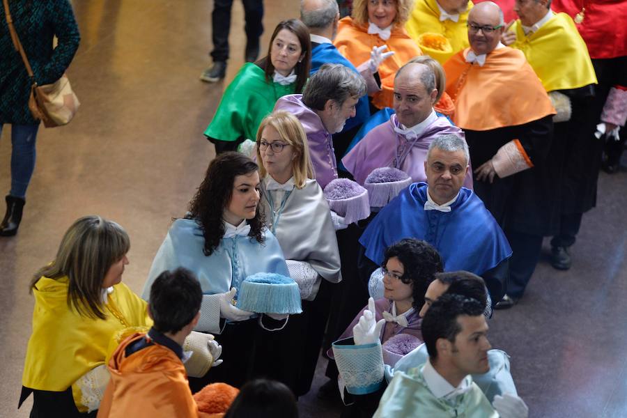 La catedrática de la Facultad de Educación Pilar Arnáiz fue la encargada de leer la lección magistral, que giró en torno a la educación inclusiva, hacia la que se avanza en las últimas décadas, según explicó