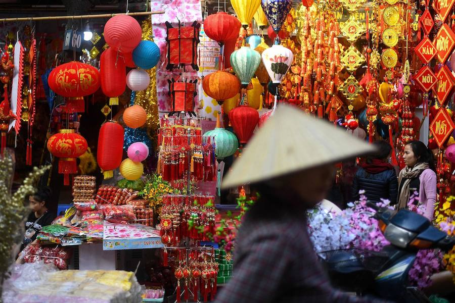 La danza del león es una característica común para traer buena fortuna, prosperidad, buena suerte a las empresas y ahuyentar a los espíritus malignos durante el Año Nuevo Lunar que se celebra el 5 de febrero de este año.
