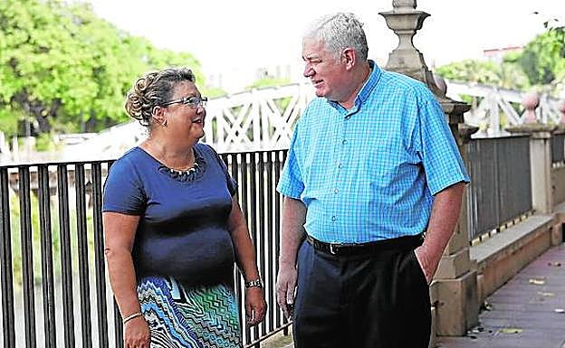 Los voluntarios y directivos de la asociación Toñi Fernández y José A. Barba.