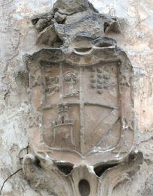 Imagen secundaria 2 - Cartel situado junto a la acequia Barreras o Alquibla. | Una de las ruedas para regular el caudal de la acequia. | Escudo heráldico de la familia López Oliver, del siglo XVIII. 