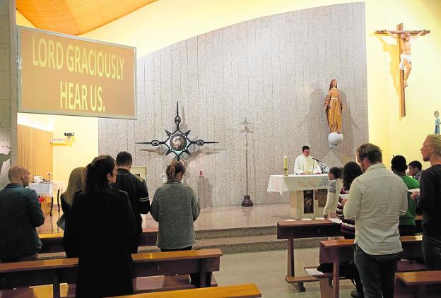 Dios también se expresa en inglés en una iglesia de Cartagena | La Verdad