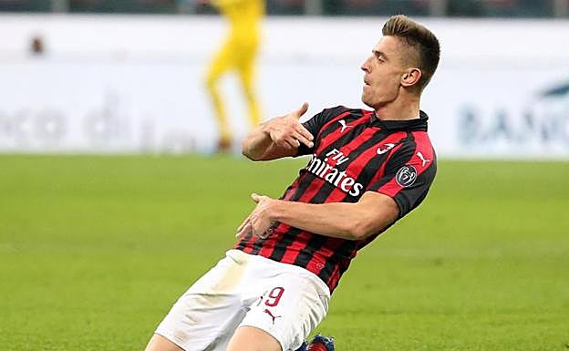 Piatek ya golea con el Milan. 