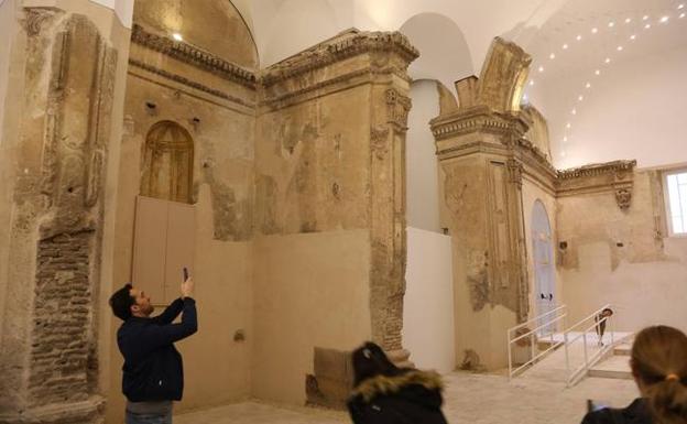 La iluminación ha permitido recrear espacios arquitectónicos que ya no existen, como las bóvedas, que ahora son una ilusión óptica.