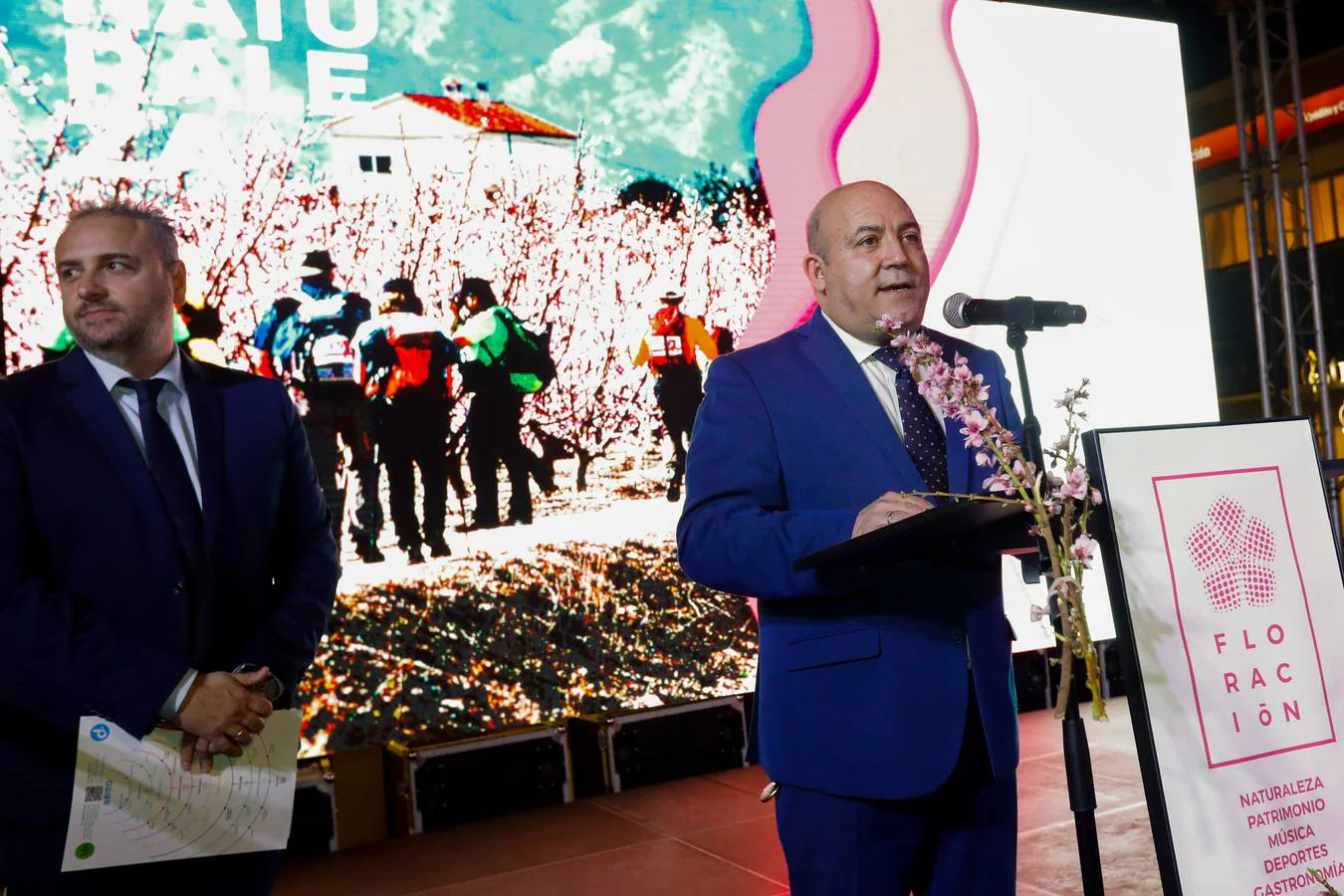 El alcalde de Cieza, Pascual Lucas, y el concejal de Turismo, Antonio Moya, durante la presentación de la programación a la sociedad murciana.