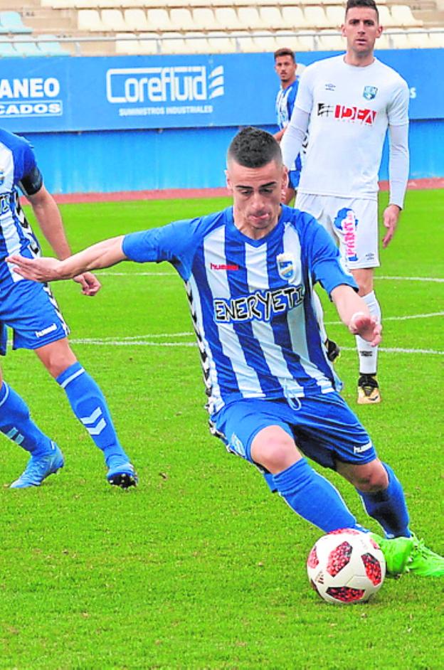 Josué Dorrio, del Lorca FC, en acción. 