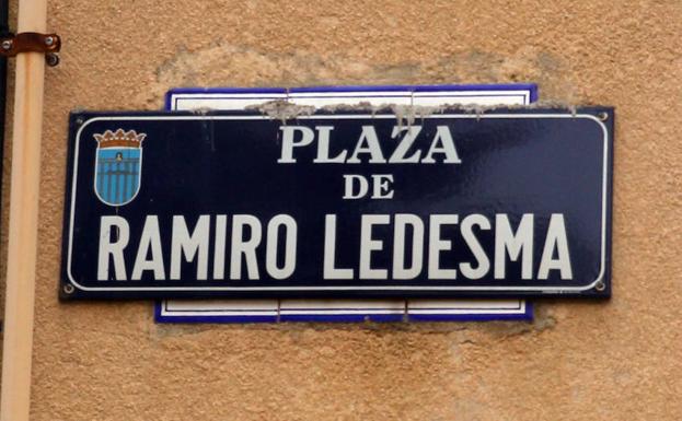 Calle dedicada en Segovia a Ramiro de Ledesma, figura clave en la articulación intelectual del fascismo español.