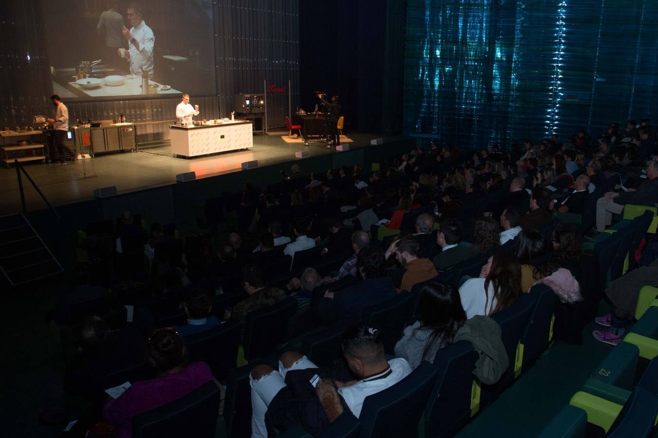 La Escuela de Hostelería celebra sus 25 años con una jornada formativa con siete estrellas Michelin para mil alumnos y docentes