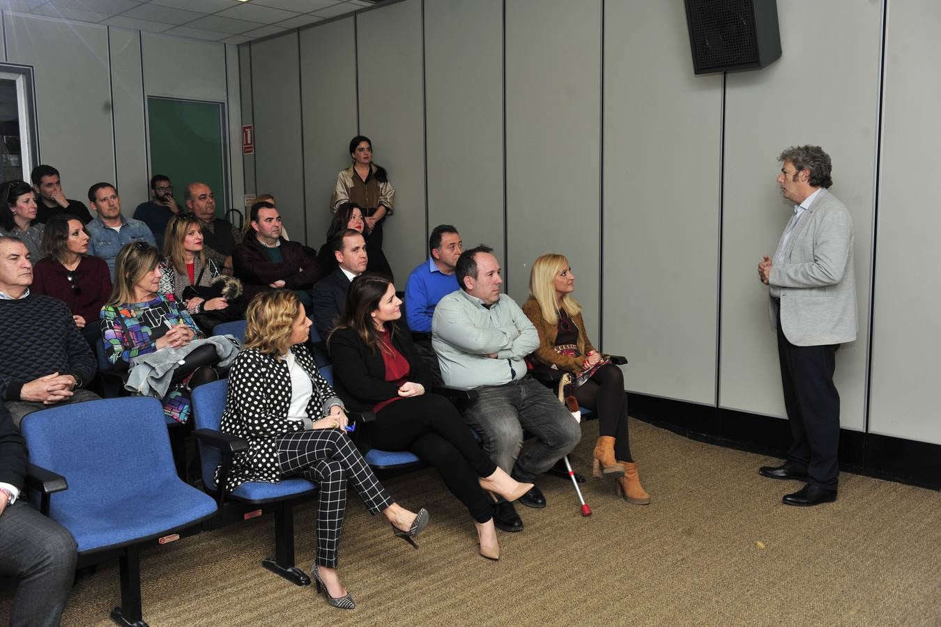 Más de una veintena de profesores de colegios e intitutos de toda la Región, la mayoría con grupos de alumnos ya inscritos en la décima edición del concurso 'Mi Periódico Digital', 