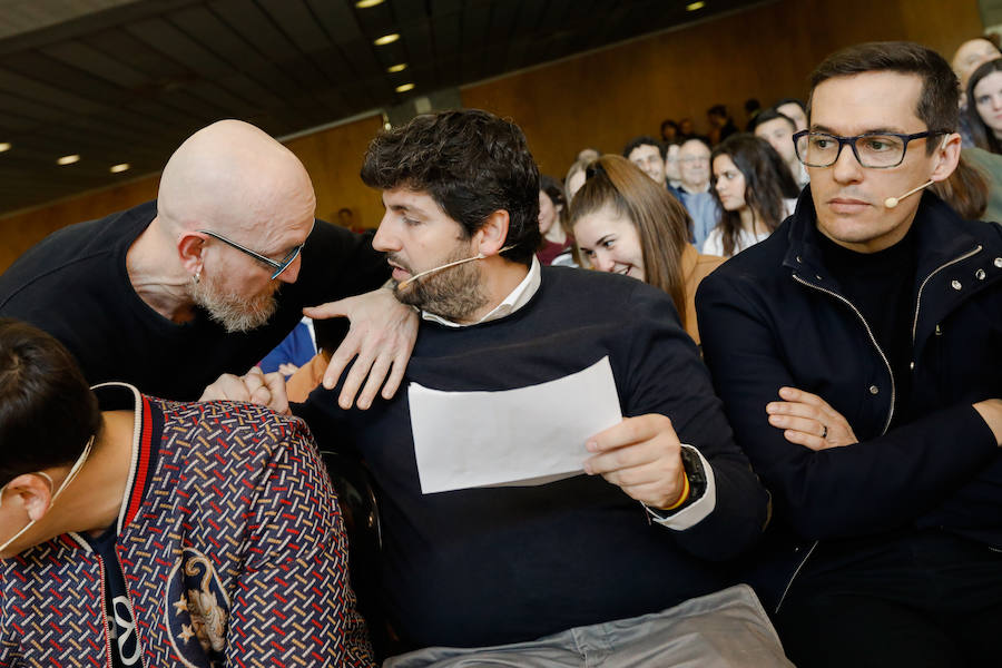 Las propuestas van desde apoyo a emprendedores hasta una bolsa de viviendas de alquiler para jóvenes, pasando por campañas de prevención de alcohol y drogas.