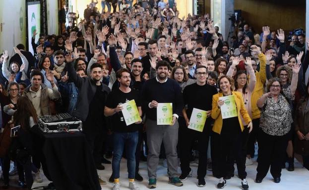 Final del acto de presentación del Plan Juventud.