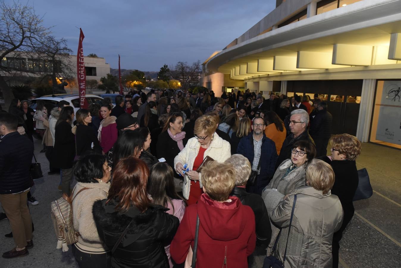 La gala de presentación, a la que no le faltaron el folclore y los trovos, permitió a cada una de las candidatas darse a conocer