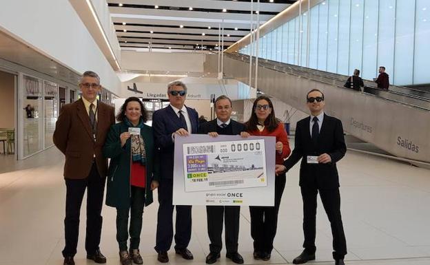 Presentación del cupón de la ONCE protagonizado por el Aeropuerto Internacional Región de Murcia.