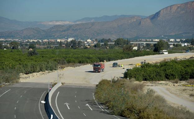 'Autovía del bancal'. El convenio se firmó y el Ministerio de Fomento hizo a la Consejería el primer pago de 11,3 millones de euros para empezar.