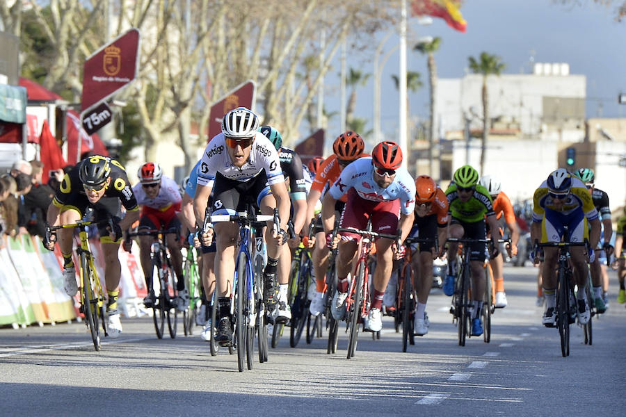 El muleño Luis León Sánchez terminó en tercera posición y el campeón del mundo, Alejandro Valverde, no pudo subirse al podio y cruzó la meta en cuarto lugar