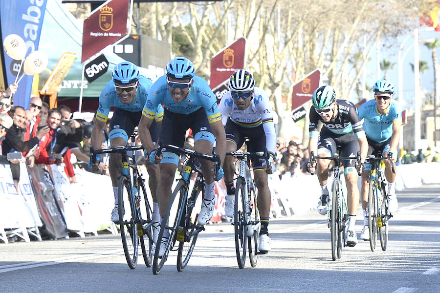 El muleño Luis León Sánchez terminó en tercera posición y el campeón del mundo, Alejandro Valverde, no pudo subirse al podio y cruzó la meta en cuarto lugar