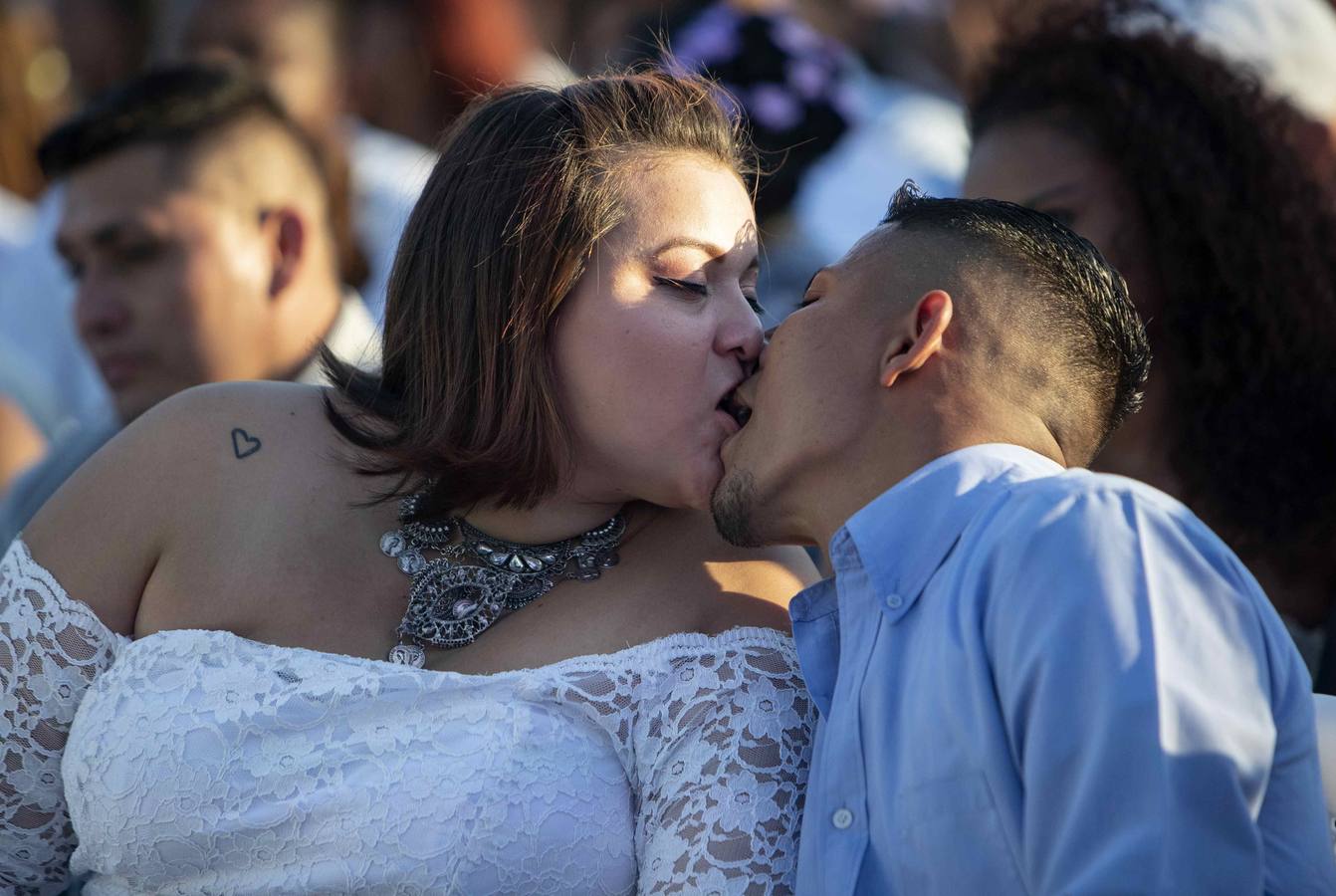 Las autoridades de Managua celebraron este jueves una fiesta a 250 parejas que contrajeron matrimonio civil en una boda colectiva con motivo del Día de San Valentín. 