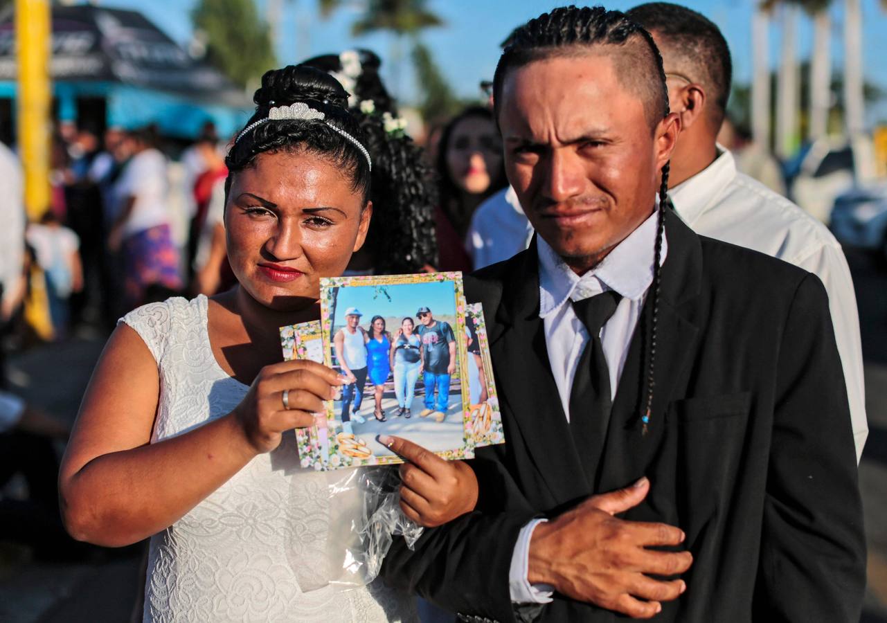 Las autoridades de Managua celebraron este jueves una fiesta a 250 parejas que contrajeron matrimonio civil en una boda colectiva con motivo del Día de San Valentín. 