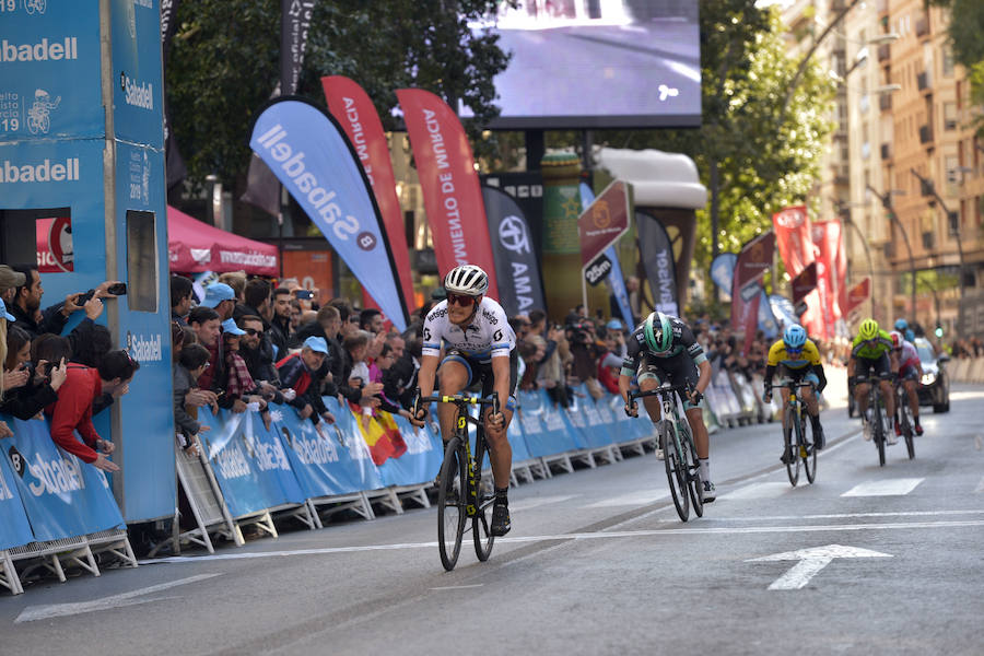 El muleño llegó a la meta acompañado por el también murciano y campeón del mundo Alejandro Valverde