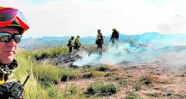 Rápida extinción de un incendio de palés en Ojós