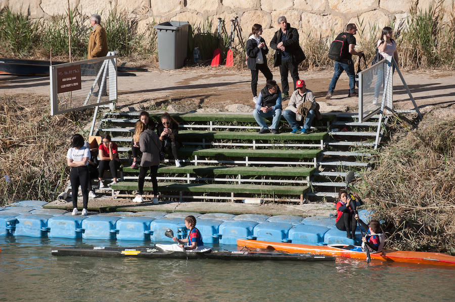 La Regata Ciudad de Murcia rompe su techo con setecientos palistas, barcos dragón y participantes de prestigio.