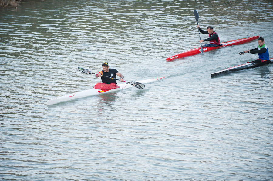 La Regata Ciudad de Murcia rompe su techo con setecientos palistas, barcos dragón y participantes de prestigio.