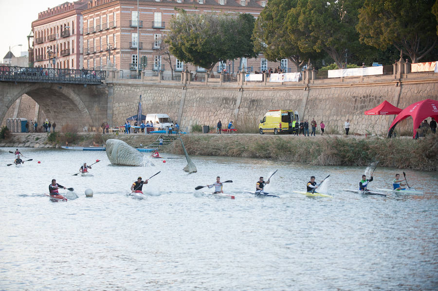 La Regata Ciudad de Murcia rompe su techo con setecientos palistas, barcos dragón y participantes de prestigio.