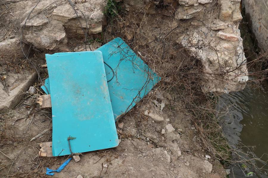 La Asociación para la Conservación de la Huerta y el Patrimonio de Murcia (Huermur) denuncia el abandono del histórico Molino de la Pólvora sobre la acequia mayor de Aljufía, en plena huerta de Murcia y entre las pedanías de Rincón de Beniscornia y Guadalupe.