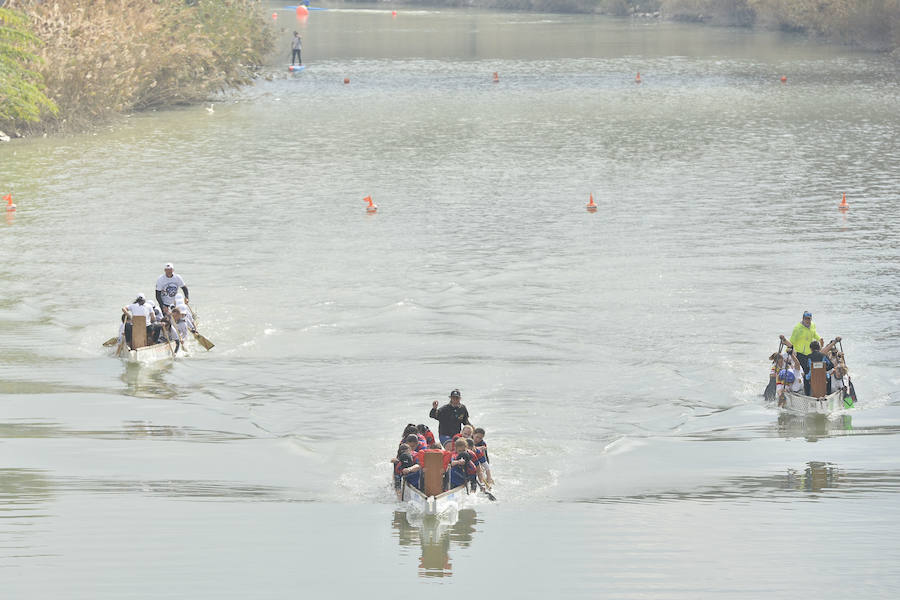 La Regata Ciudad de Murcia rompe su techo con setecientos palistas, barcos dragón y participantes de prestigio.