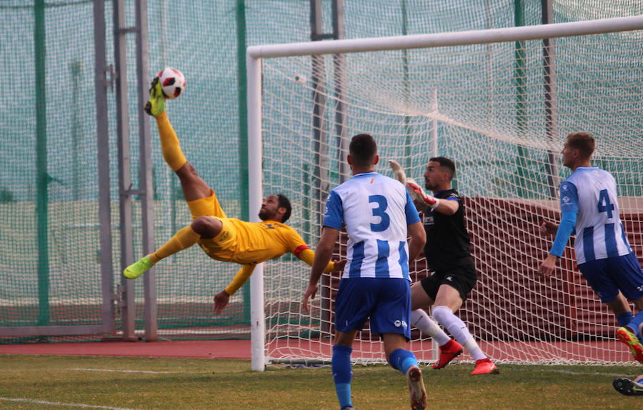 Los de Pontes no pudieron con el equipo universitario que terminó con los tres puntos gracias al doblete de Onwu.